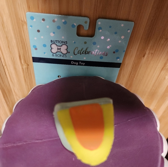 NWT Buttons and Bones Squeaky Dog Toy in Birthday Cake Shape - Picture 3 of 6